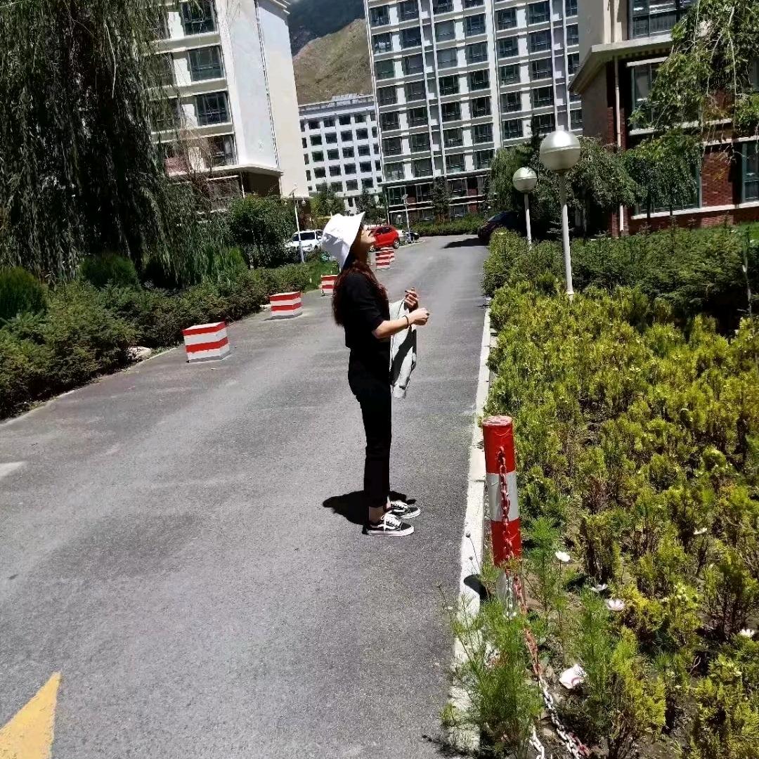 话少脾气好