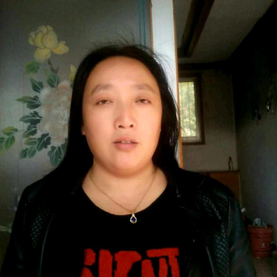 瑞峰养殖场的养鸡大妈