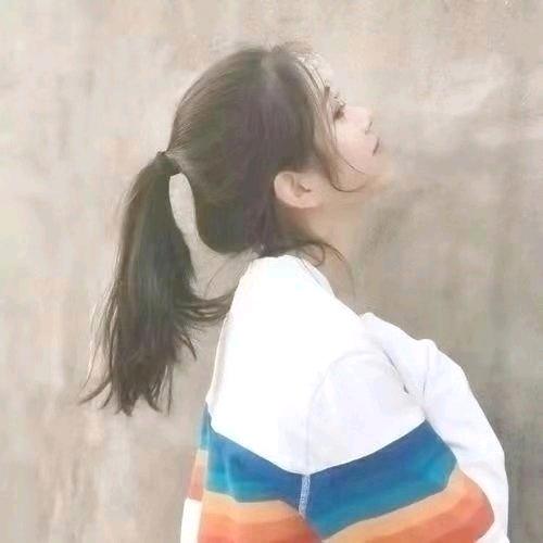 卖车小姐姐