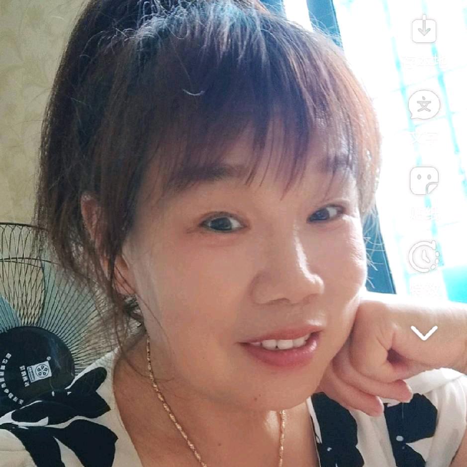 喜欢玩抖音的大姐