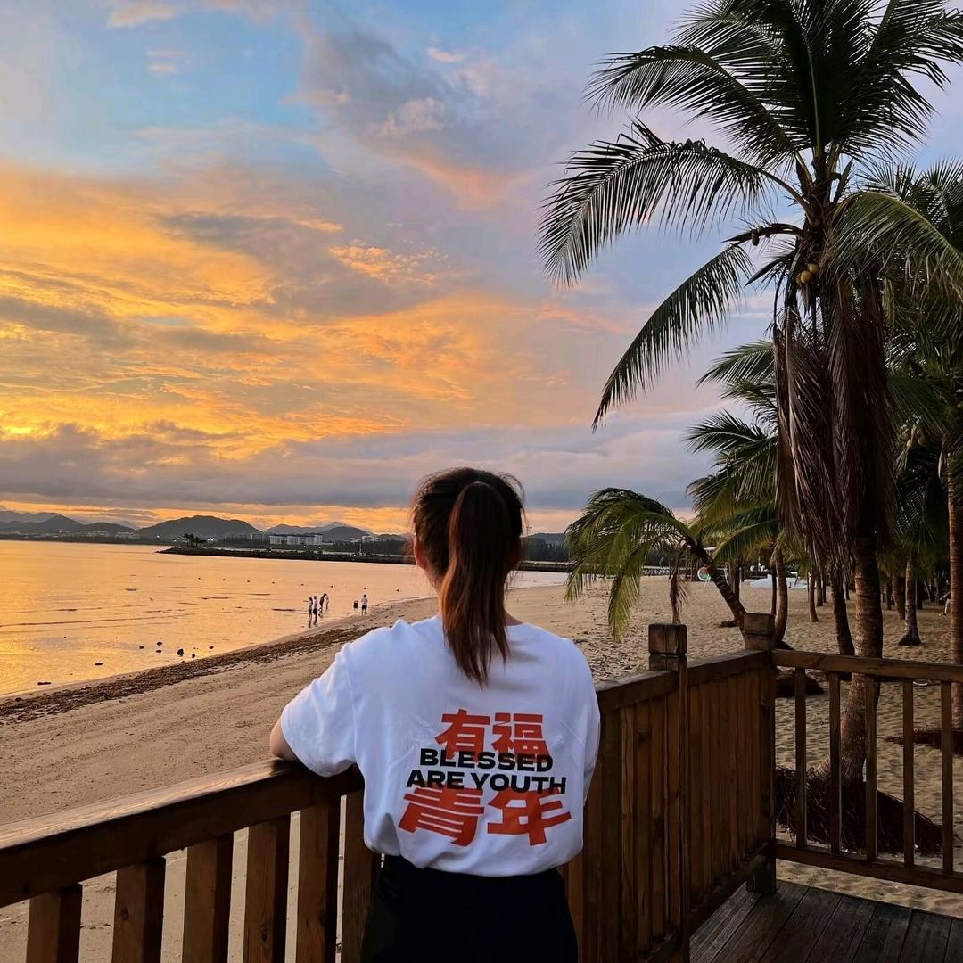 黎明下的女孩