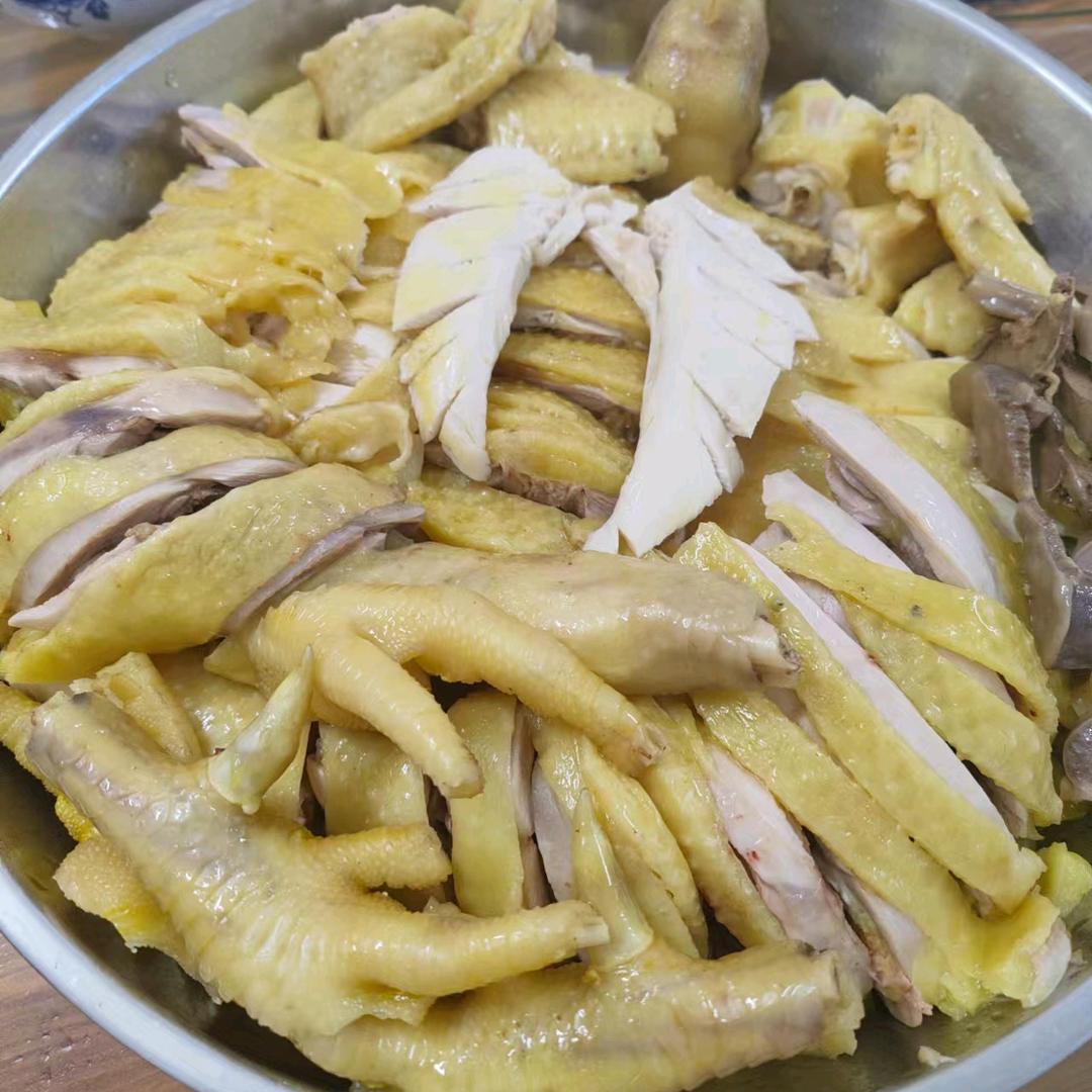 四哥饮酒吃鸡