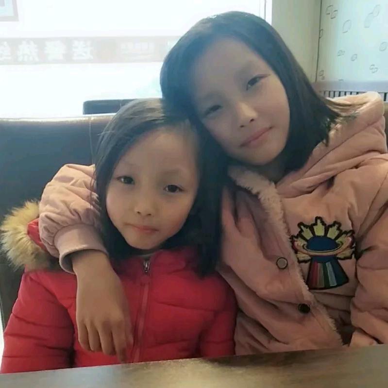 开心的小宝贝（两女一儿）