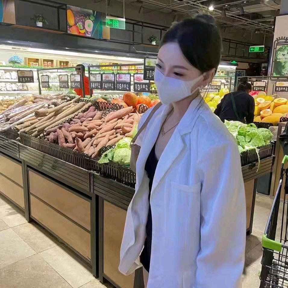小方总.板面老板娘