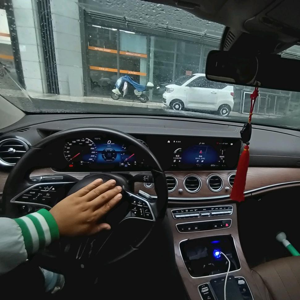 珠海门窗推荐官小杨