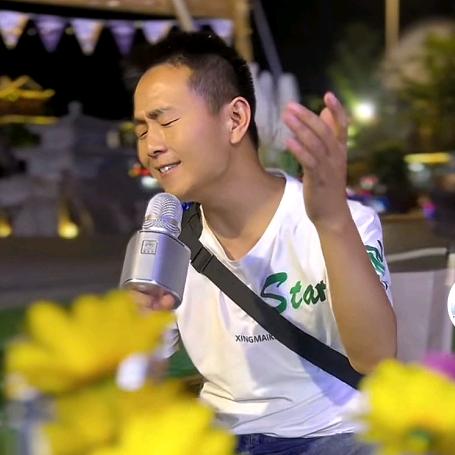 瞎唱哥麦克疯