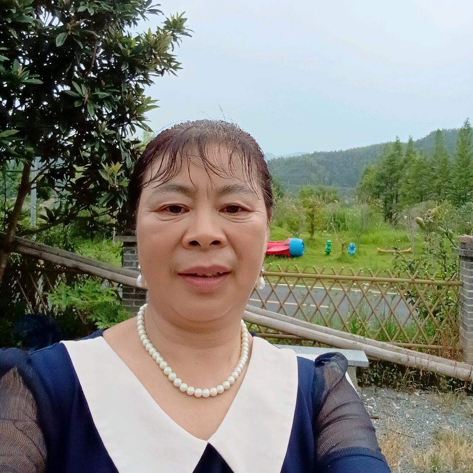 阿兰，四个宝宝的奶奶，🌹