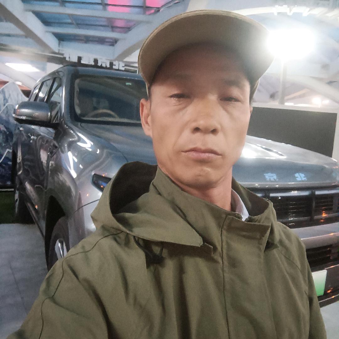 夜雨中的迈巴赫$$