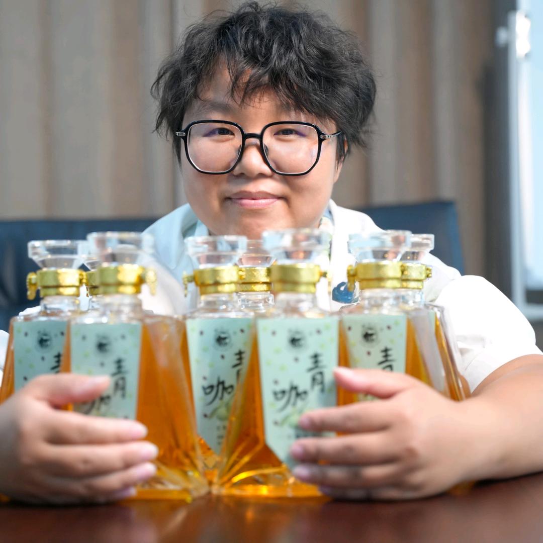 丁丁和她的酒友们