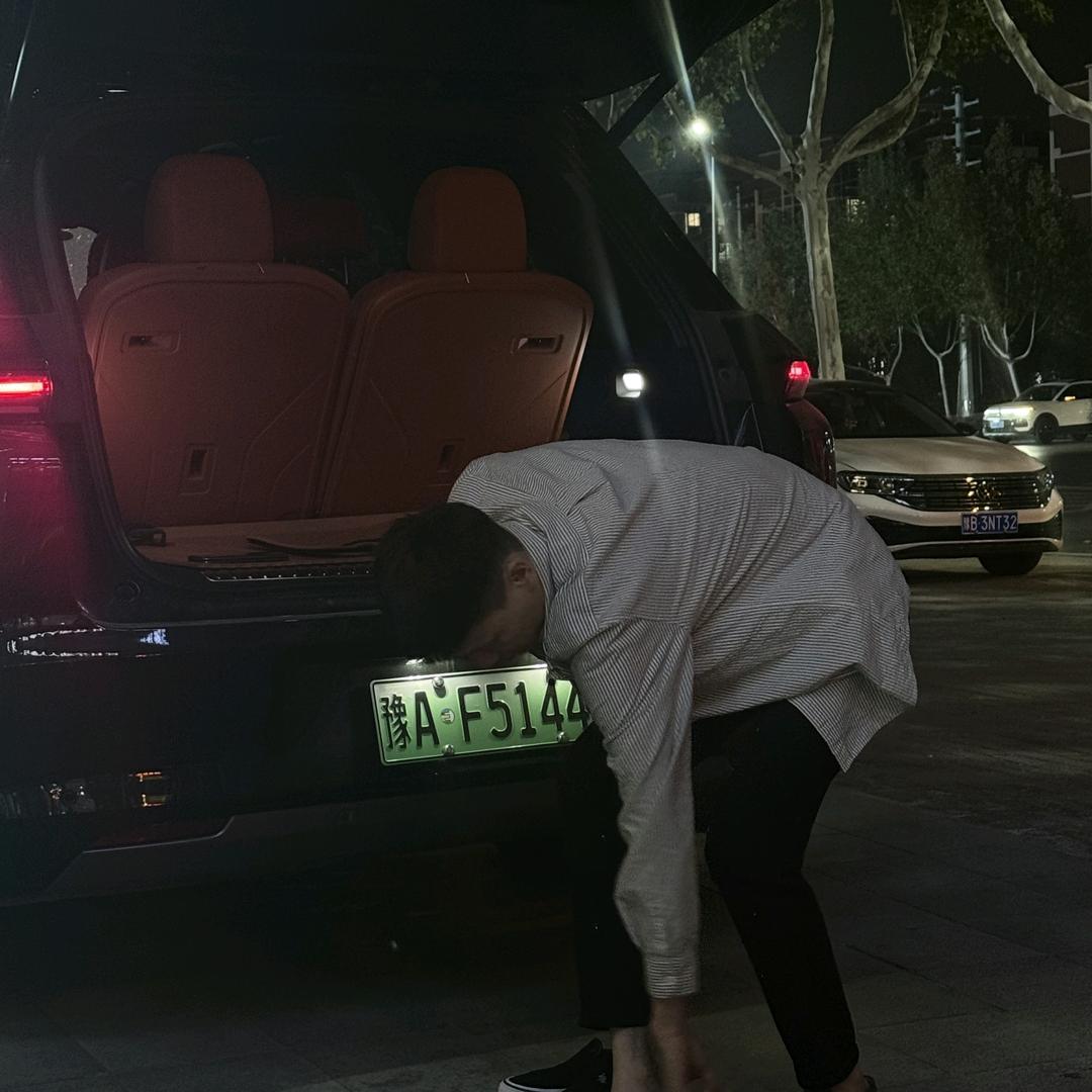钱是男儿胆。