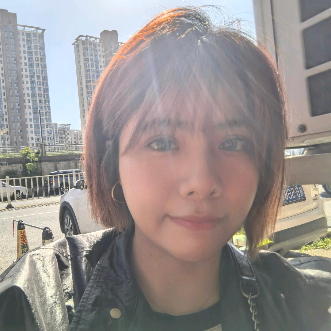吃吃吃的luna