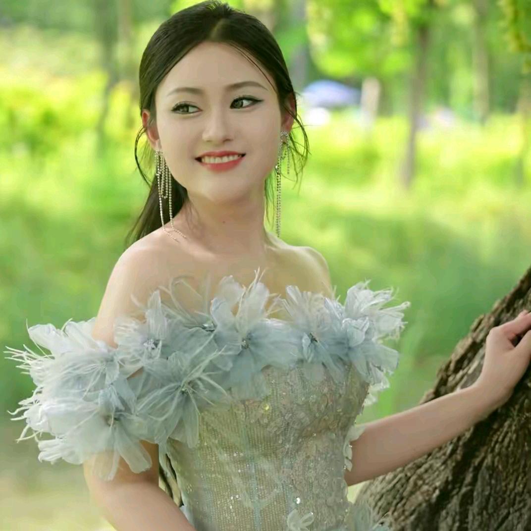 三妹小跟班