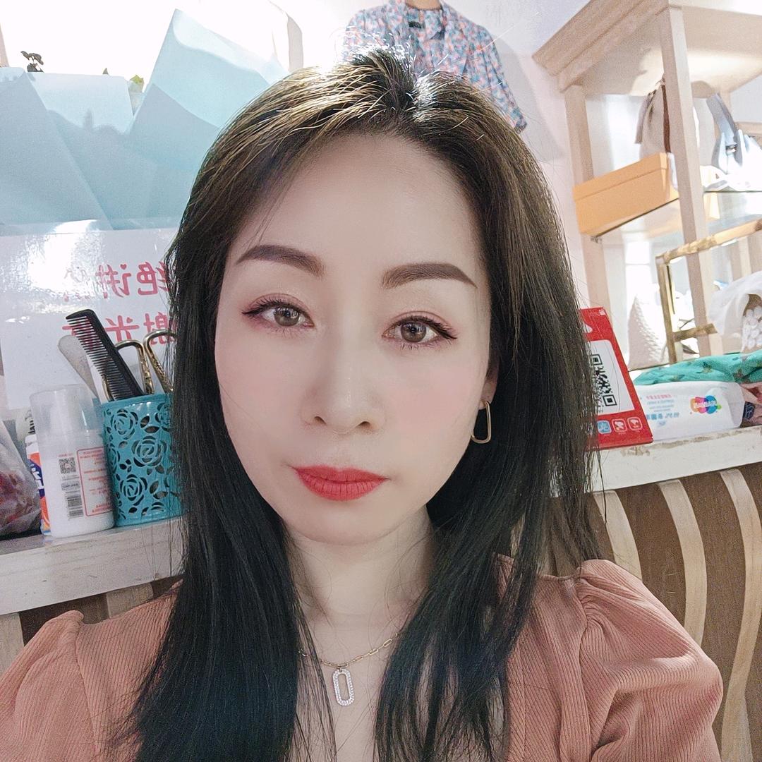 暗香依阁服装店已经开了23年了。北京朝阳