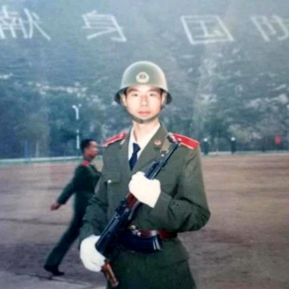 军中白杨