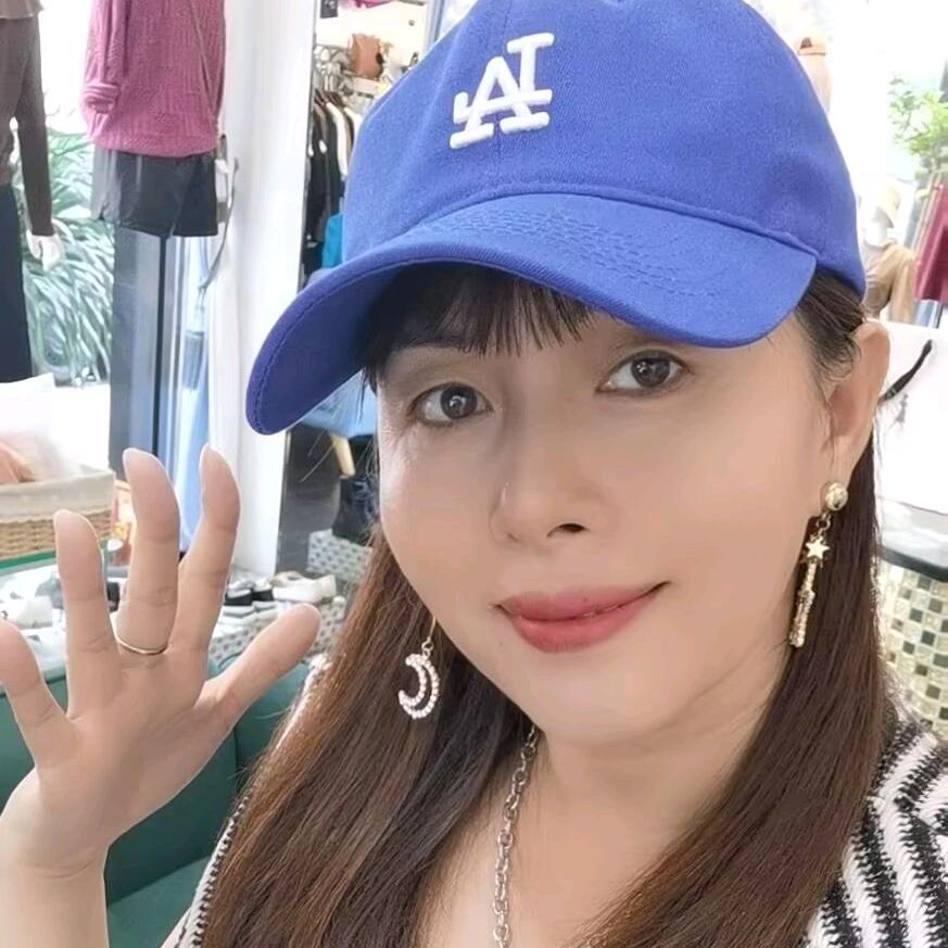 纯依柜服装店