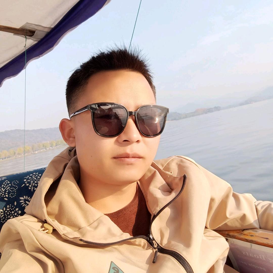 乡村美食厨房  《何宇健》