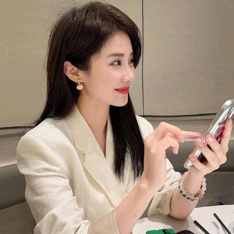 白秋洁精品服饰