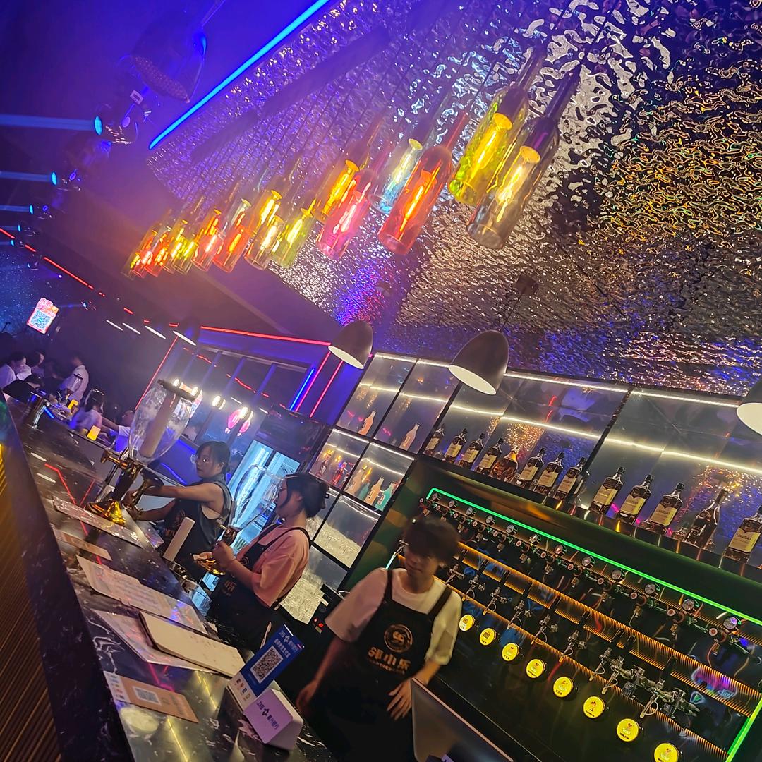 邻小乐精粮啤酒馆