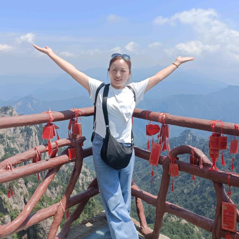 晓  莉
