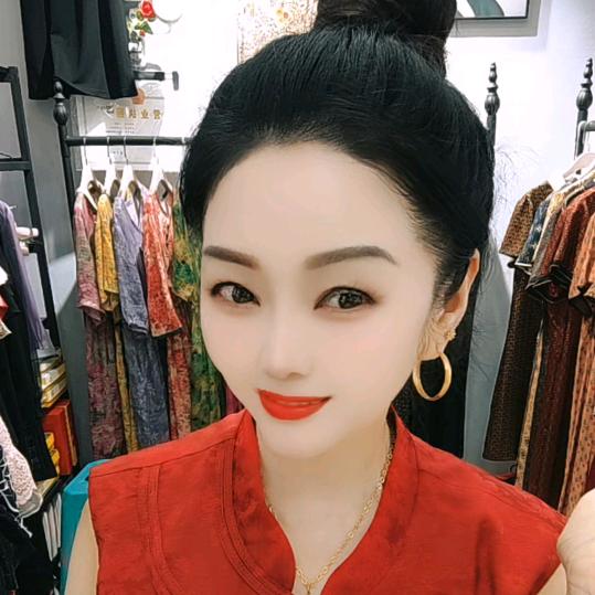 周敏(女人饰界、精品男装、饰品店)