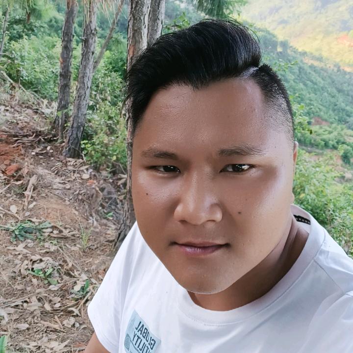 嘿哟嘿的丶黑