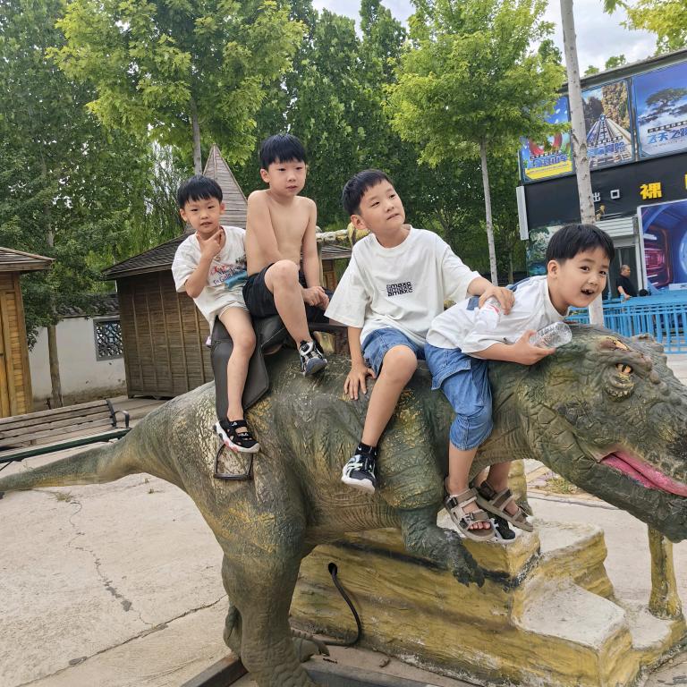 金发建筑配件，张利淑