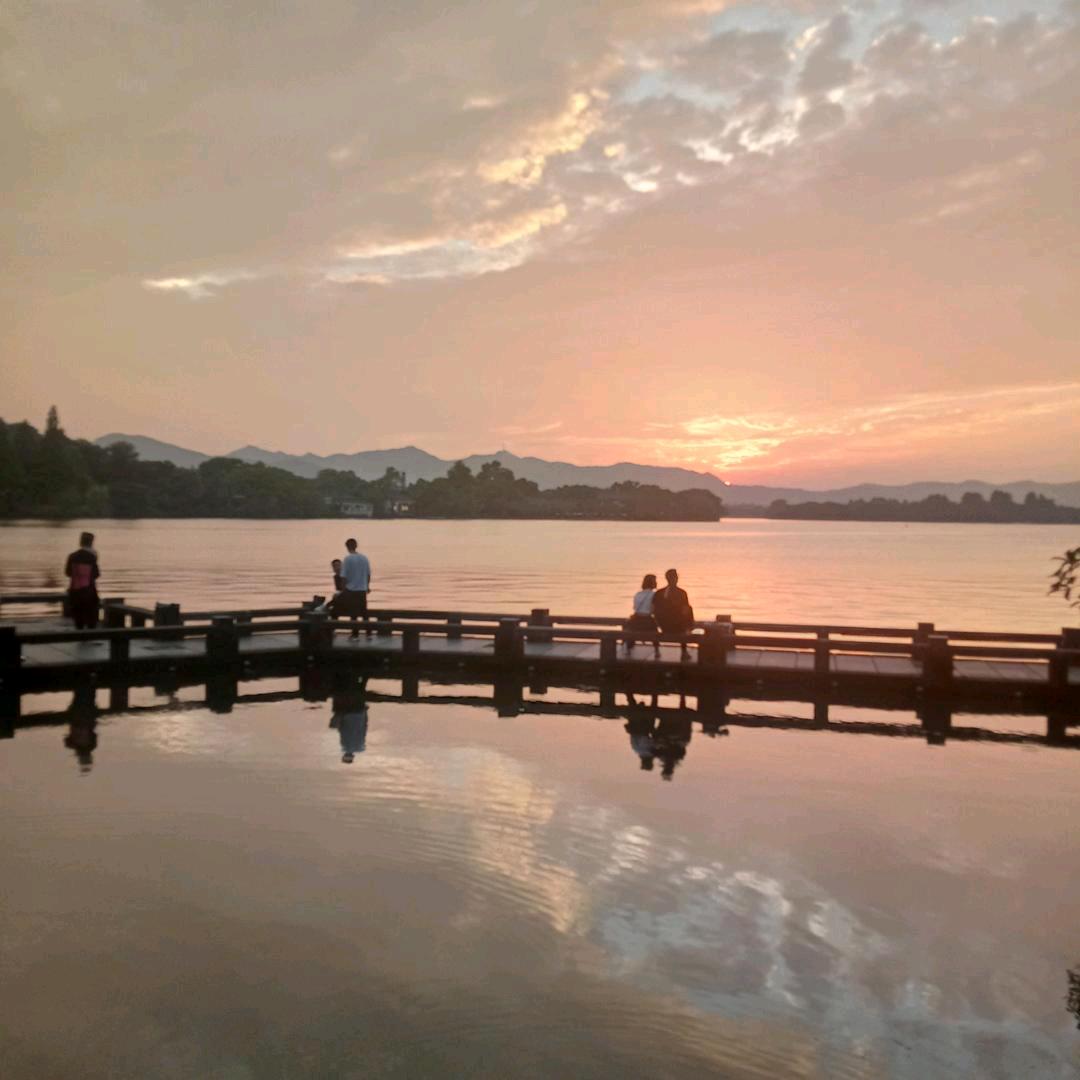 风轻云淡。