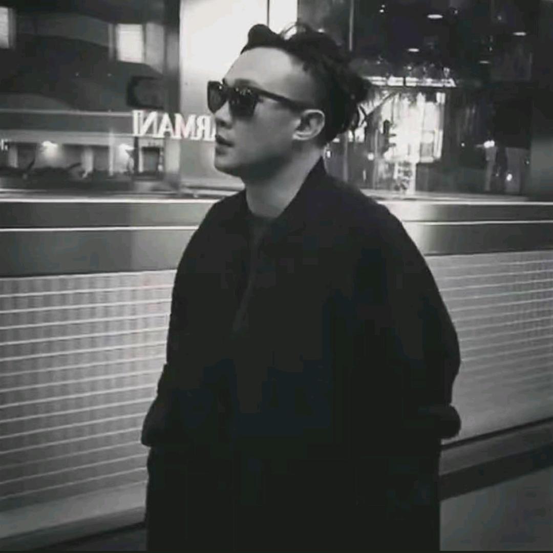 Yy