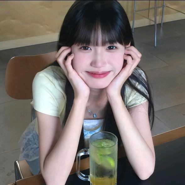 腼腆小美