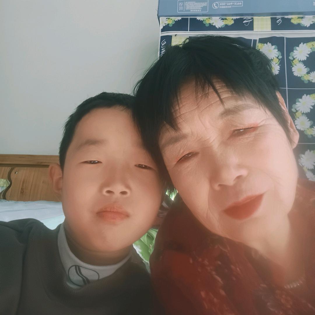 赵桂兰和李一丁（李一丁小学生）