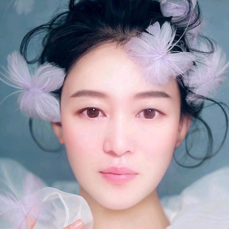 雨后彩红，小胖妹