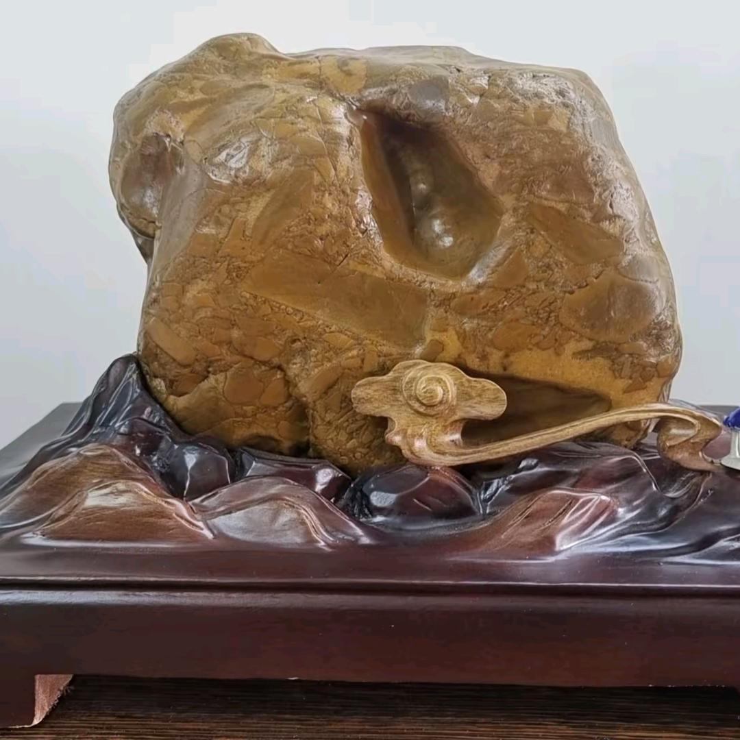 顶俏洗护产品，奇石.亚麻奶，硒都山泉缪总
