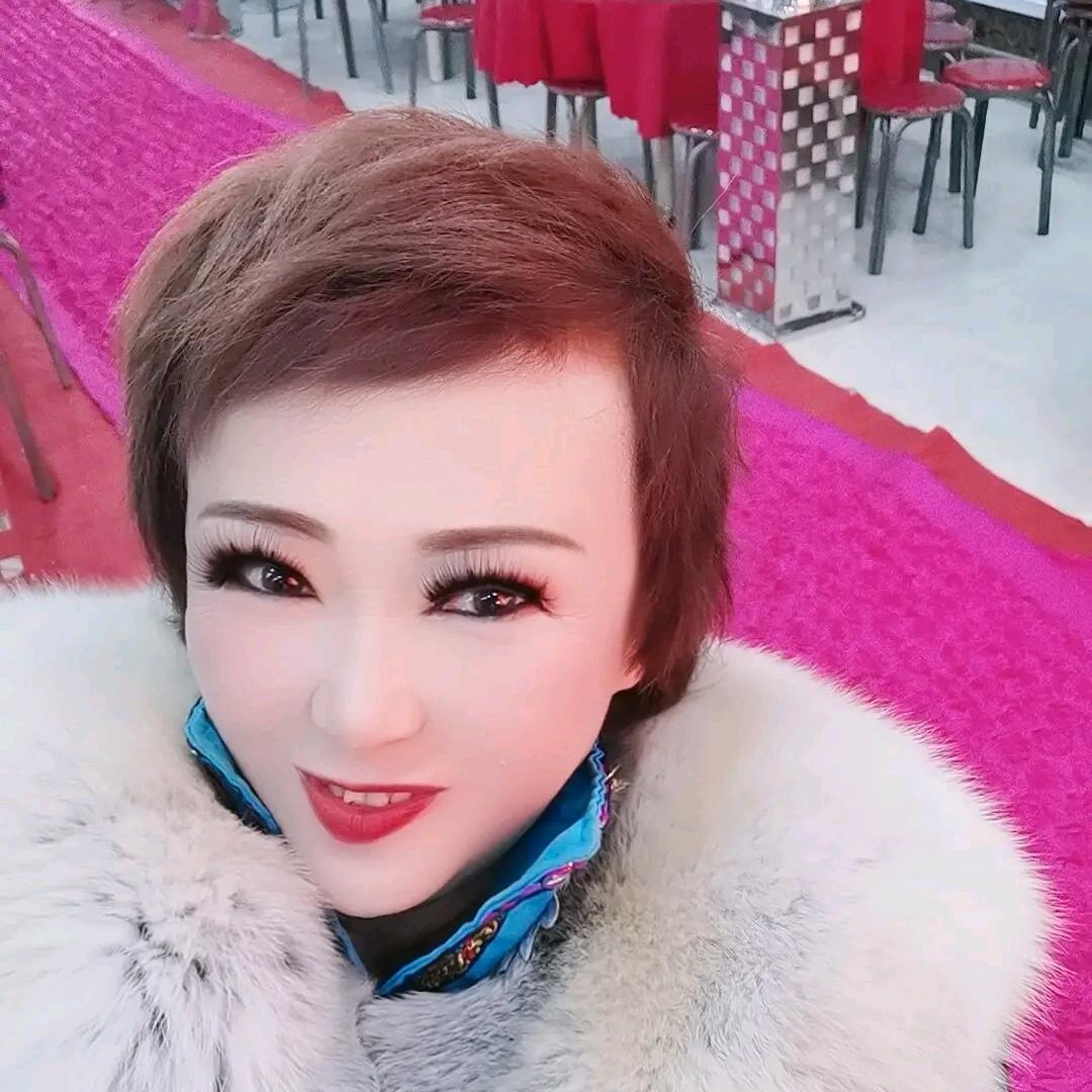嫩江月荣歌手