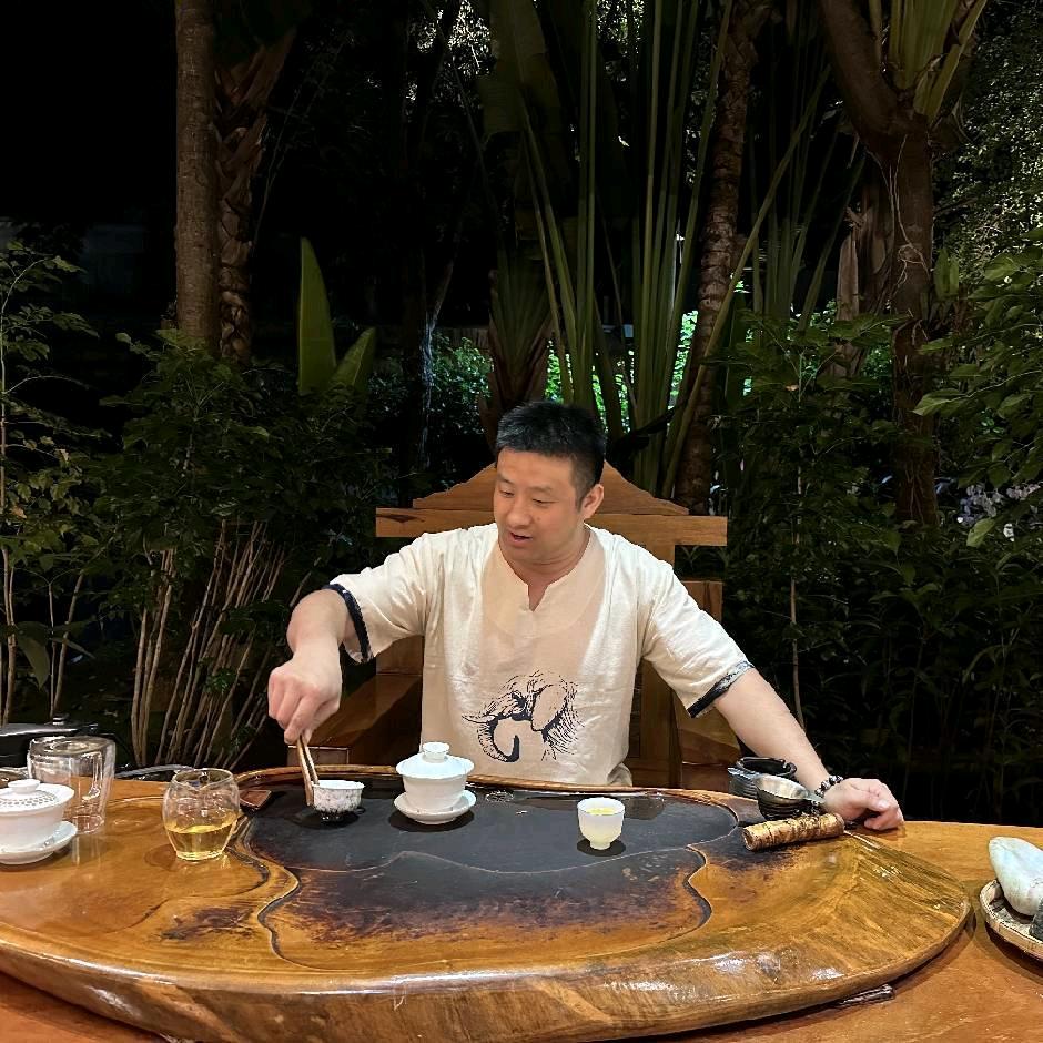 成都金融-高调秀低调
