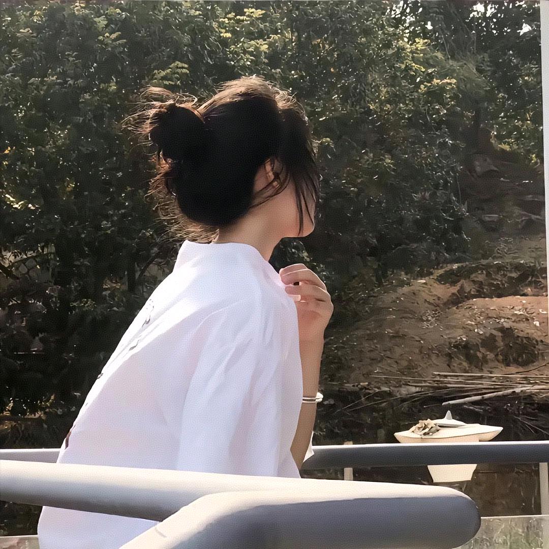 一伊.