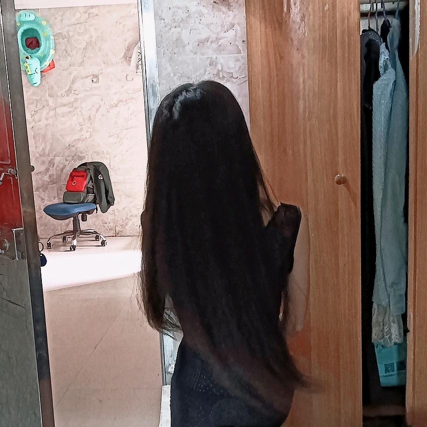 余家彩霞