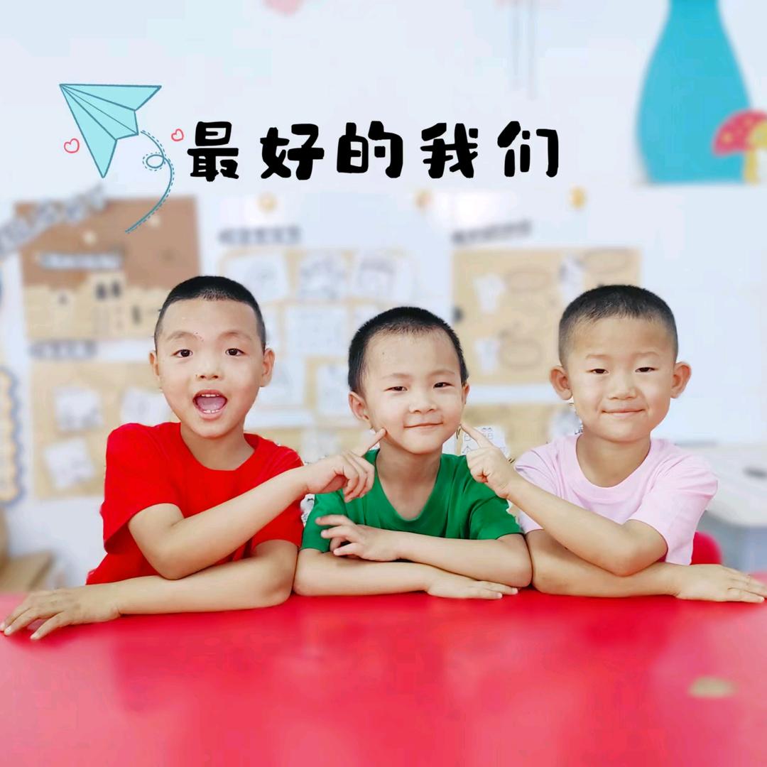 嫣然一笑。