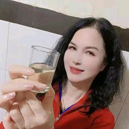 红衣女人