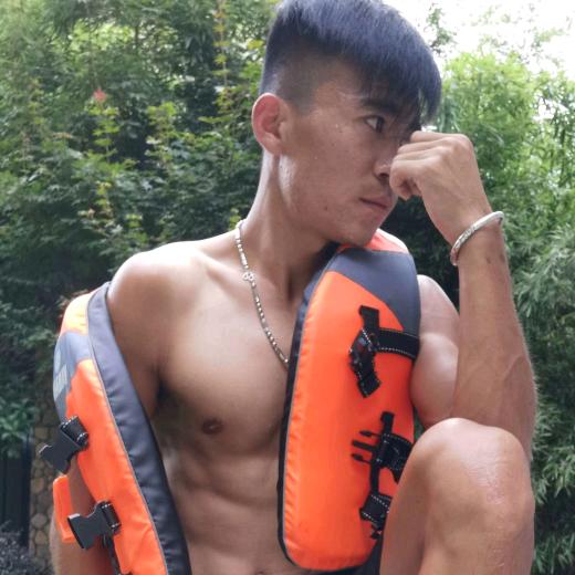 阿龙不玩水