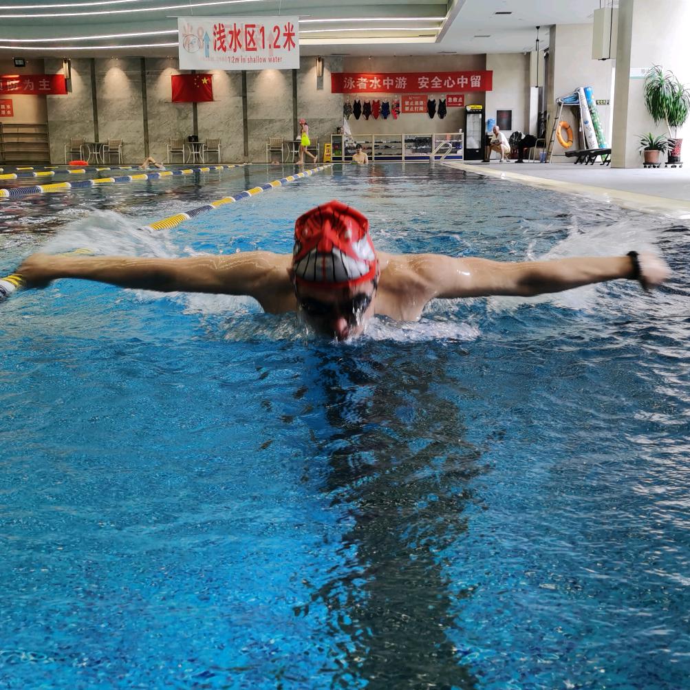 游乐美游泳教练王惠峰