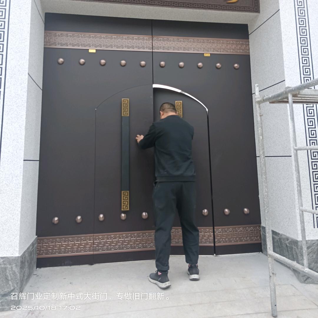 召辉制门旧门翻新（文）