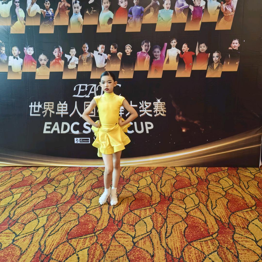 迁贝舞蹈  糖糖