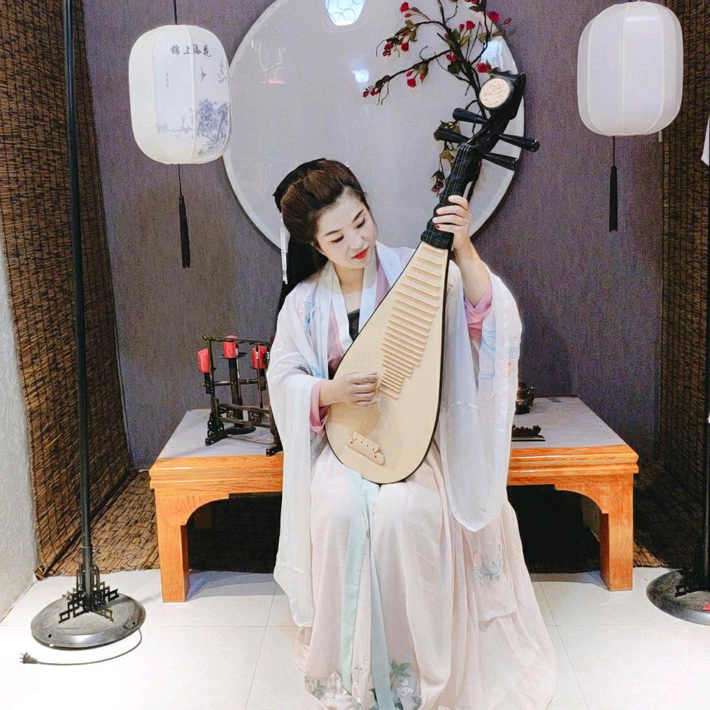 小红······