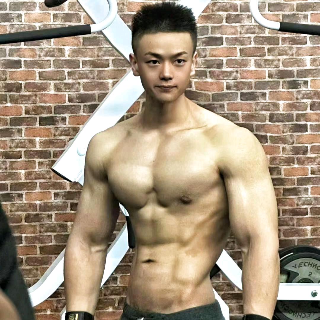 请叫我健身小陈奕迅