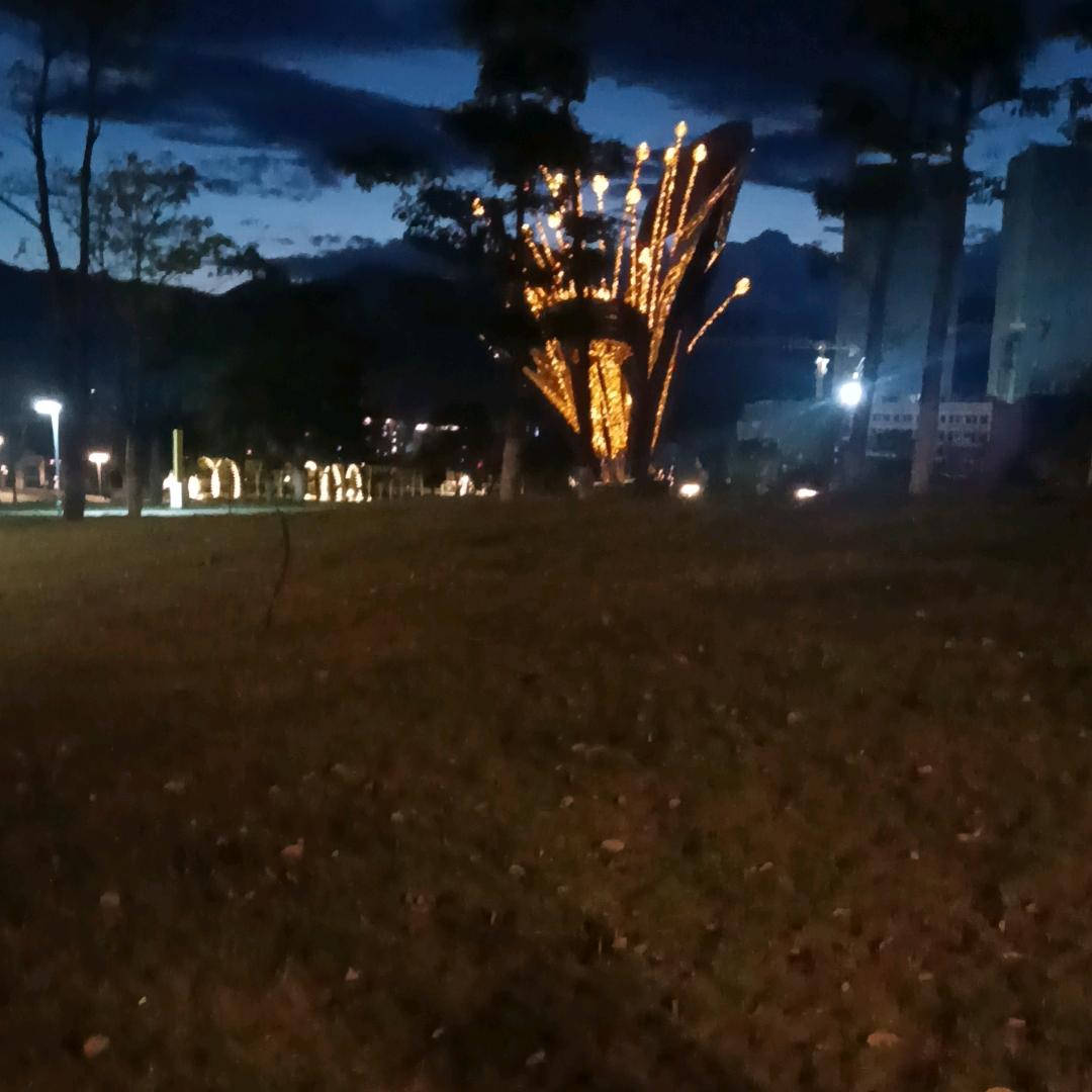 812
