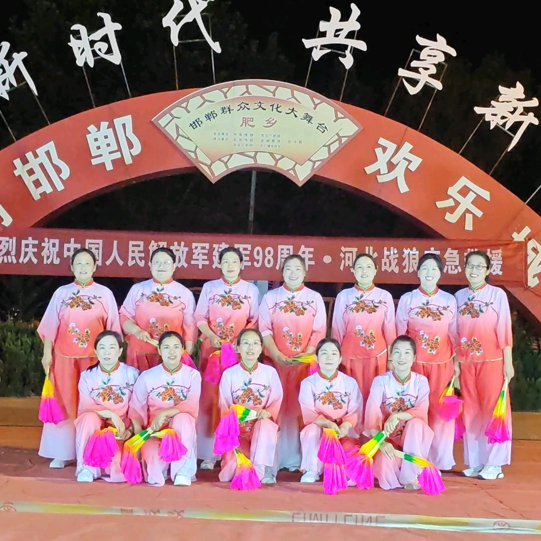 燕子舞动青春舞蹈队