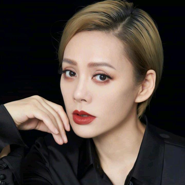 铿锵玫瑰🌹🌹