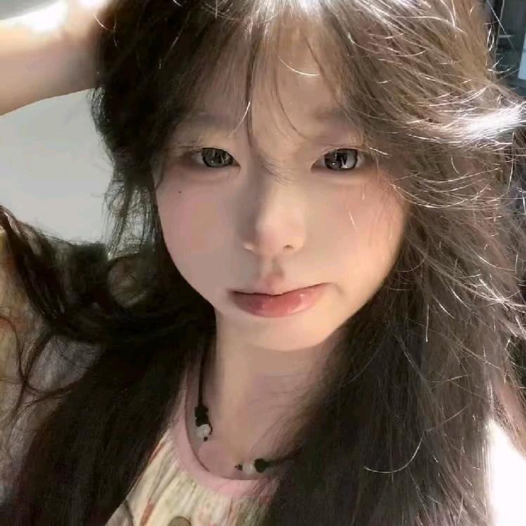 腼腆小美
