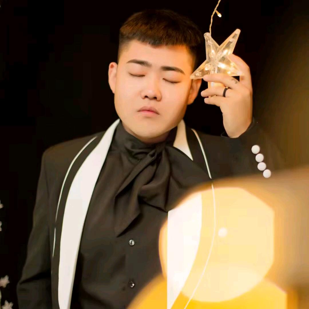 呼伦贝尔金账房——小柳