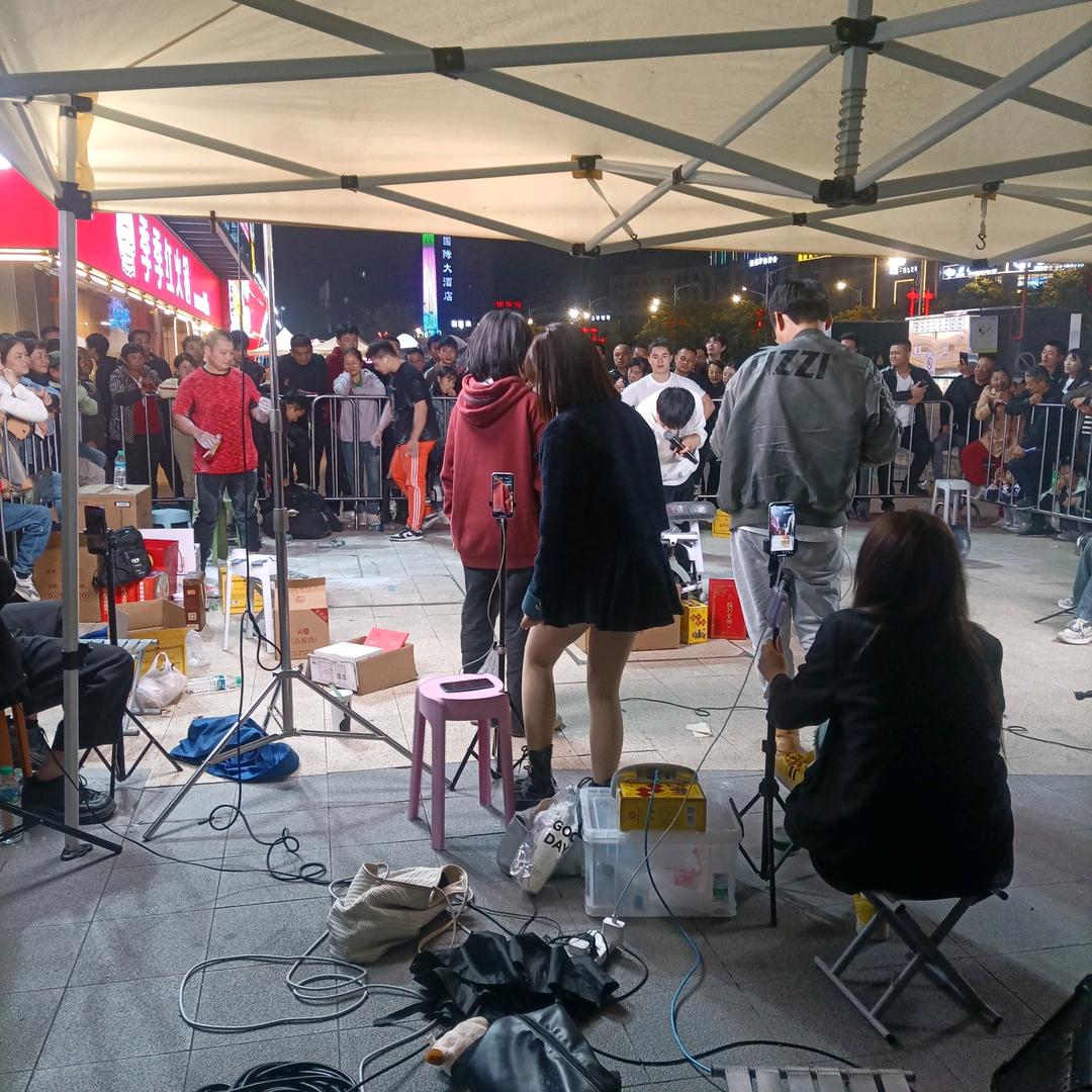 一个杯子，么么哒